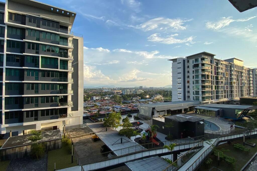 8Pax Cozy Home Stay Jazz Suites 1 Vivacity Kuching Sarawak 3Br 외부 사진