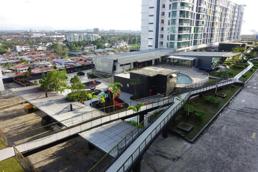 8Pax Cozy Home Stay Jazz Suites 1 Vivacity Kuching Sarawak 3Br 외부 사진
