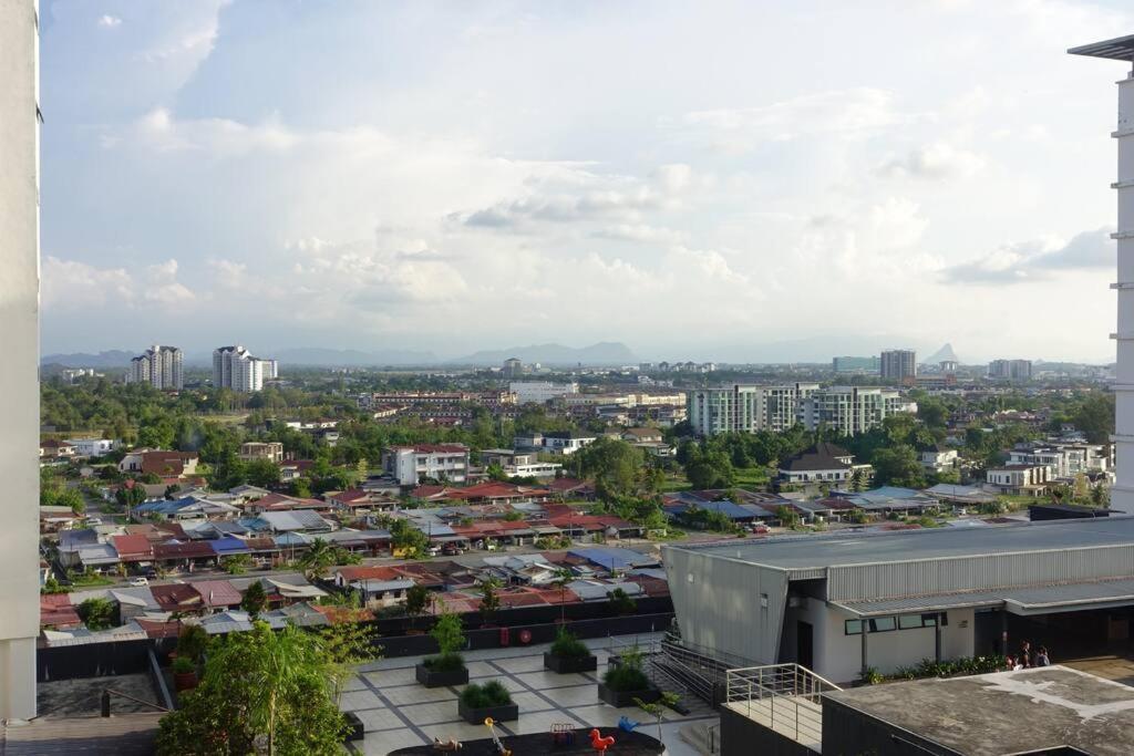 8Pax Cozy Home Stay Jazz Suites 1 Vivacity Kuching Sarawak 3Br 외부 사진